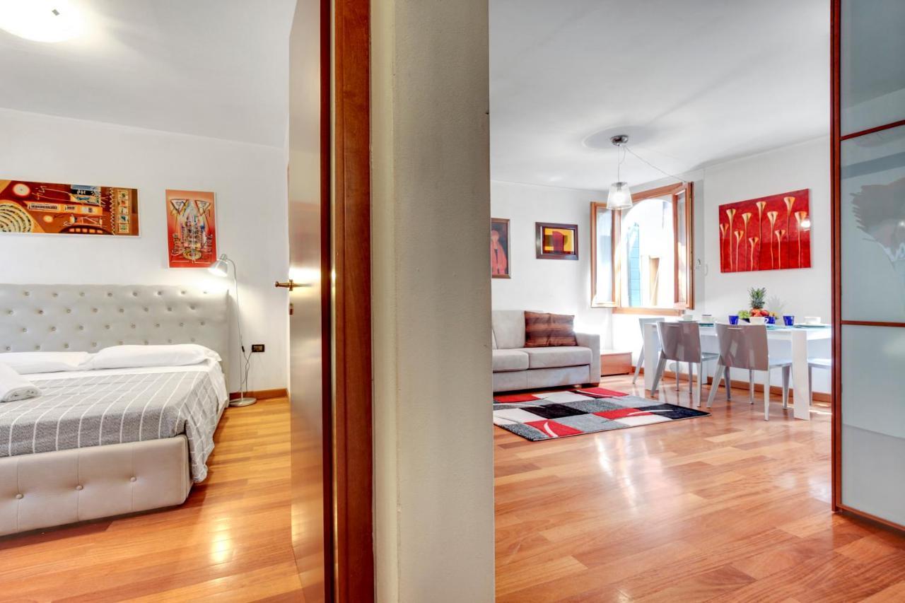 One-Bedroom Apartment,761587990:JPEG